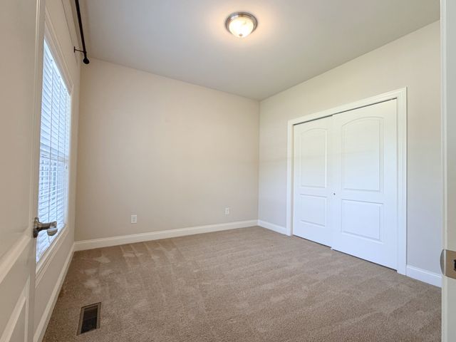 135 Odie Ray St, Gallatin, TN 37066