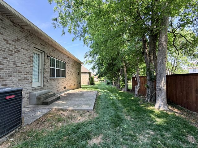 135 Odie Ray St, Gallatin, TN 37066
