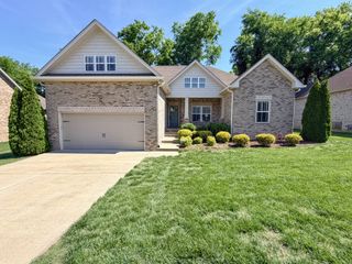 135 Odie Ray St, Gallatin, TN 37066