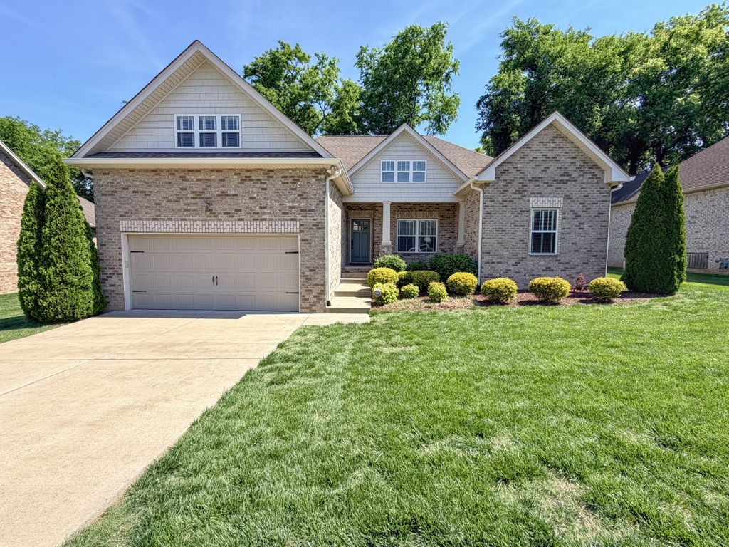 135 Odie Ray St, Gallatin, TN 37066