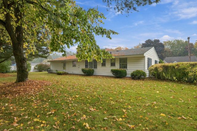 8 Trinity St, Danvers, MA 01923