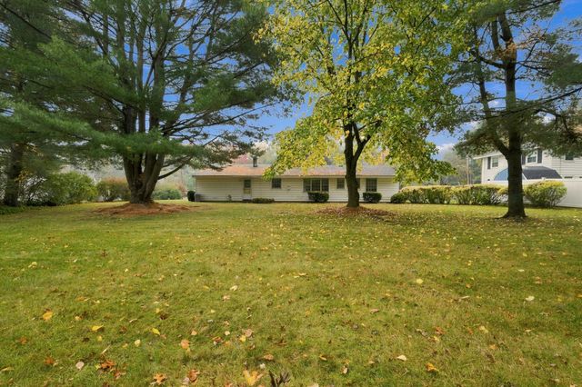 8 Trinity St, Danvers, MA 01923