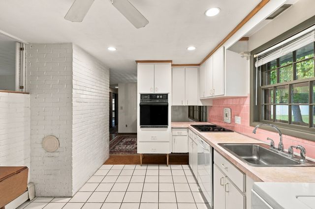 8 Trinity St, Danvers, MA 01923