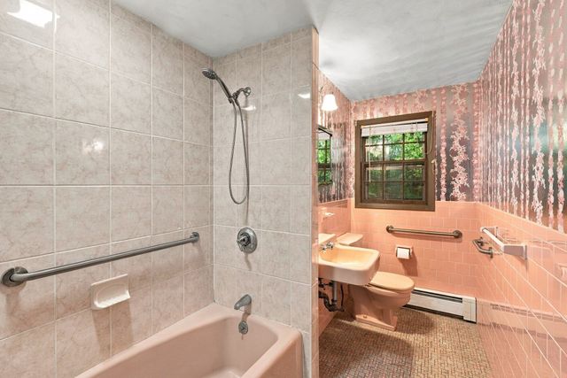 8 Trinity St, Danvers, MA 01923