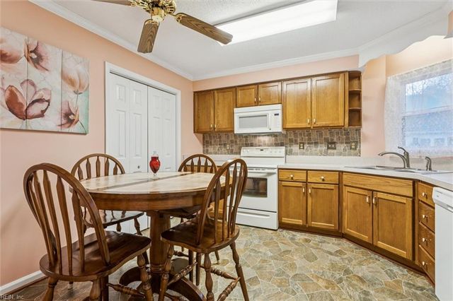 120 Gnarled Oak LN, Yorktown, VA 23692