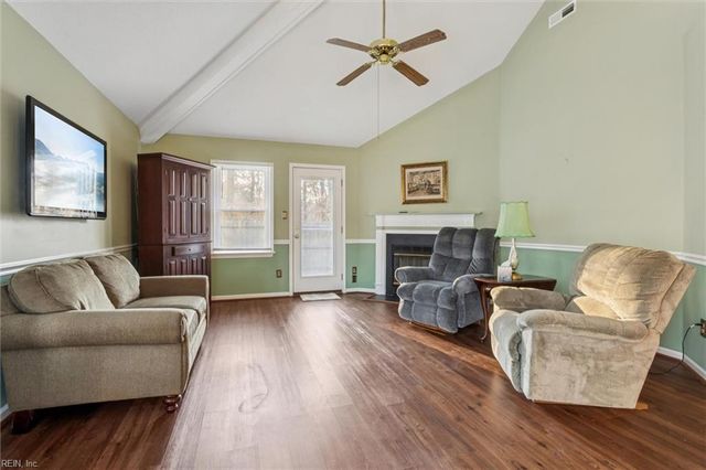 120 Gnarled Oak LN, Yorktown, VA 23692