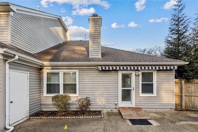 120 Gnarled Oak LN, Yorktown, VA 23692