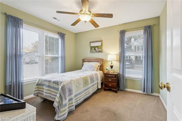 120 Gnarled Oak LN, Yorktown, VA 23692