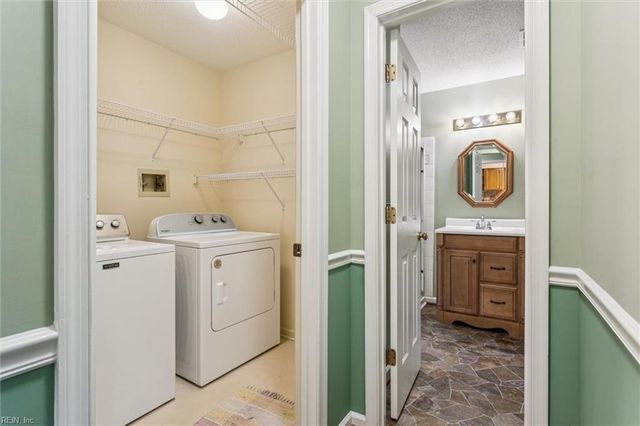 120 Gnarled Oak LN, Yorktown, VA 23692