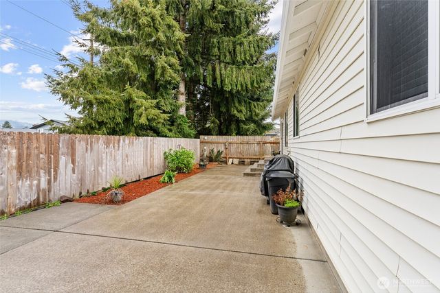 105 Wilshire Way, Kelso, WA 98626