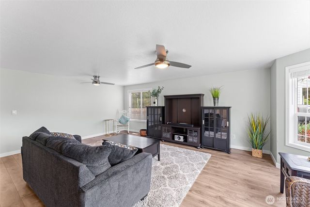 105 Wilshire Way, Kelso, WA 98626