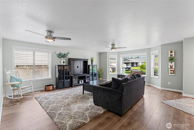 105 Wilshire Way, Kelso, WA 98626