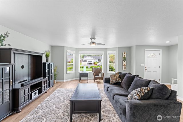 105 Wilshire Way, Kelso, WA 98626