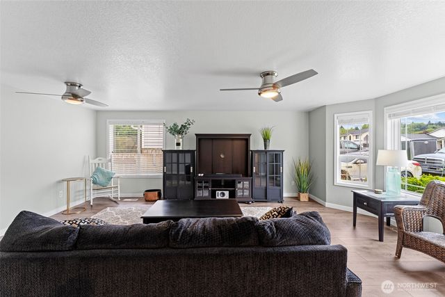 105 Wilshire Way, Kelso, WA 98626