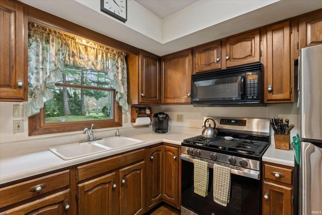 15810 Walnut Pointe, Granger, IN 46530