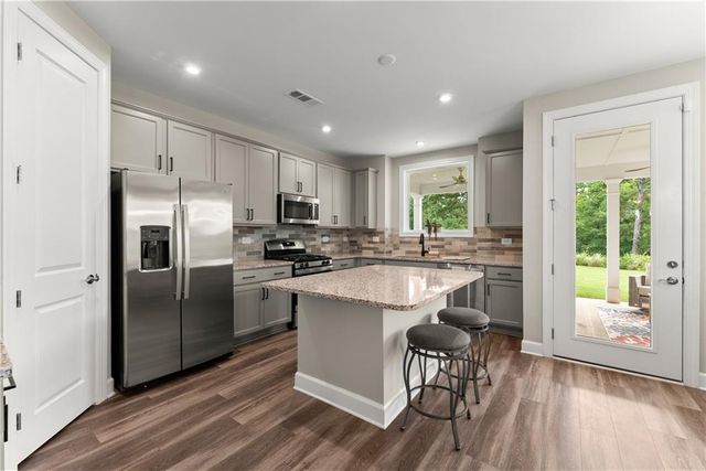 285 Huron Lane, Hoschton, GA 30548