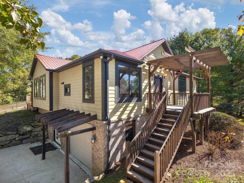 5 North Valley Drive, Weaverville, NC 28787