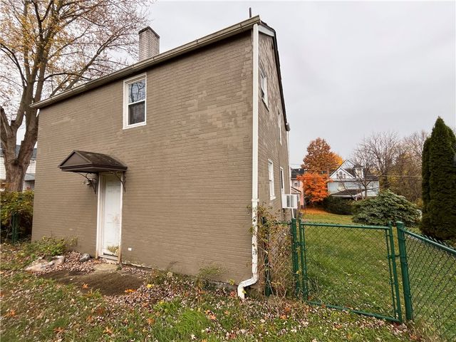 321 E Garfield Avenue, New Castle, PA 16105