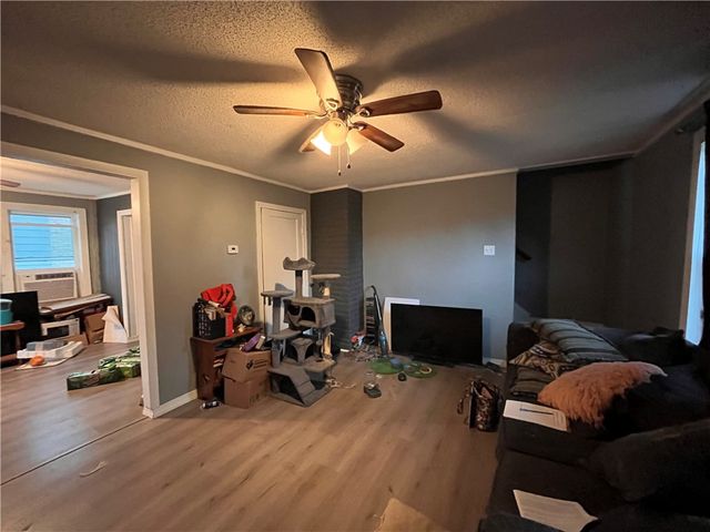 321 E Garfield Avenue, New Castle, PA 16105