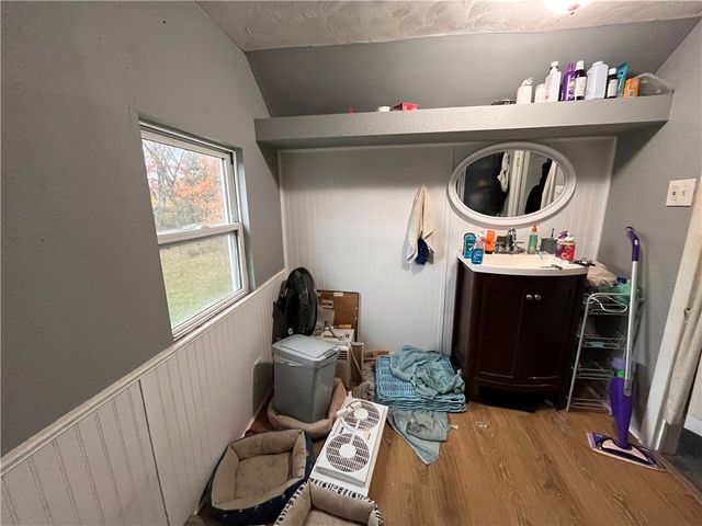 321 E Garfield Avenue, New Castle, PA 16105