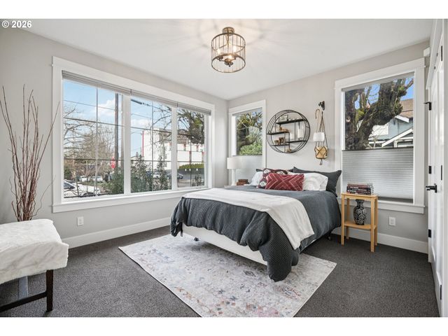 2086 Ne 48TH Ave, Portland, OR 97213