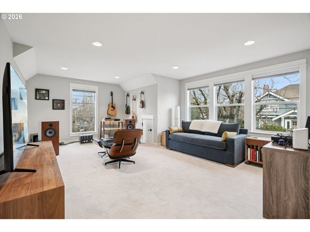 2086 Ne 48TH Ave, Portland, OR 97213