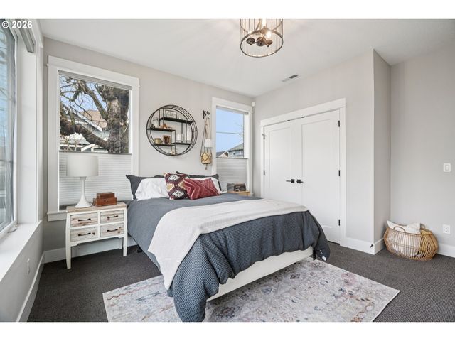 2086 Ne 48TH Ave, Portland, OR 97213