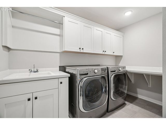 2086 Ne 48TH Ave, Portland, OR 97213