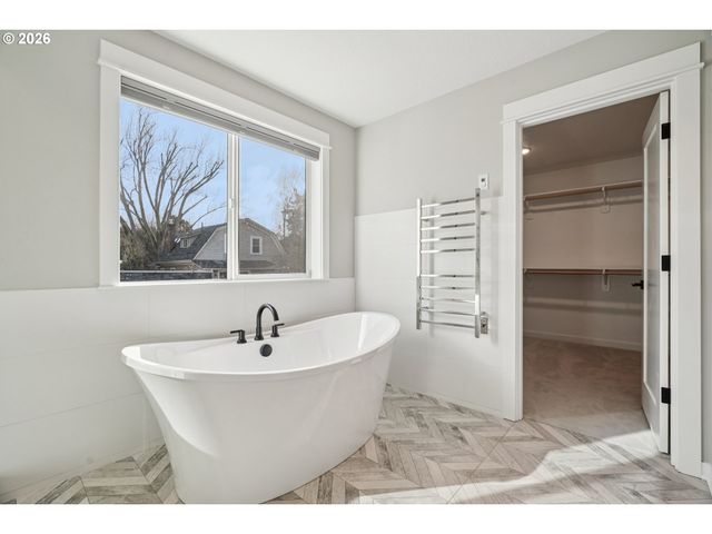 2086 Ne 48TH Ave, Portland, OR 97213