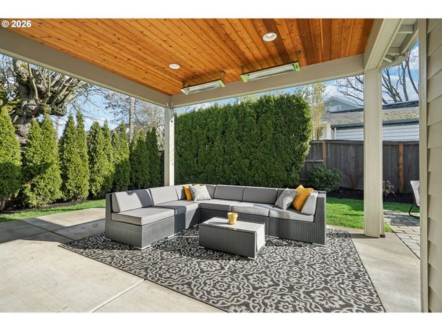 2086 Ne 48TH Ave, Portland, OR 97213