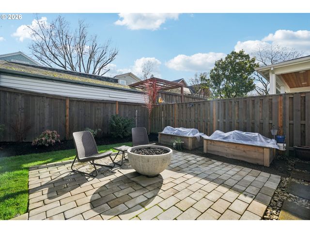 2086 Ne 48TH Ave, Portland, OR 97213