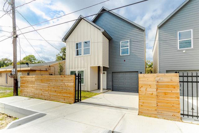 8923 De Priest Street, Houston, TX 77088