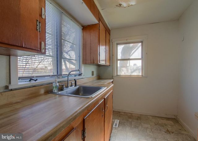 1827 BERRYHILL ST, Harrisburg, PA 17104