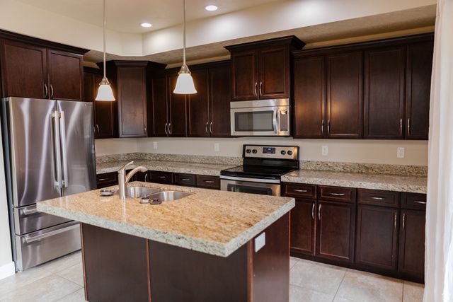 1924 W TRAIL HEIGHTS DR, Riverton, UT 84065