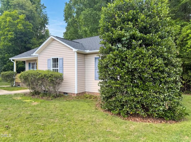 11 N Carolina Avenue, Benson, NC 27504