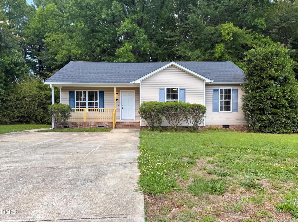 11 N Carolina Avenue, Benson, NC 27504
