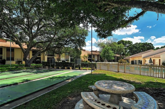 2756 CLUBHOUSE DRIVE 101, Sarasota, FL 34232