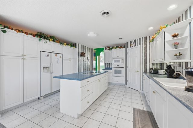 2562 Lake Vista Dr., Little River, SC 29566