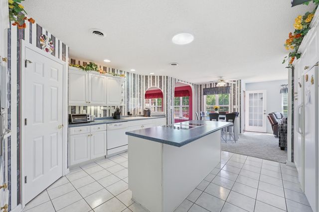 2562 Lake Vista Dr., Little River, SC 29566