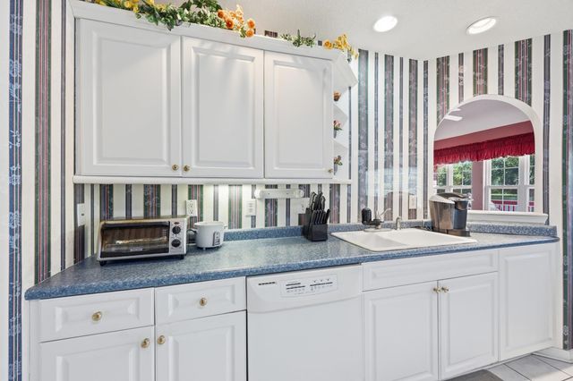 2562 Lake Vista Dr., Little River, SC 29566