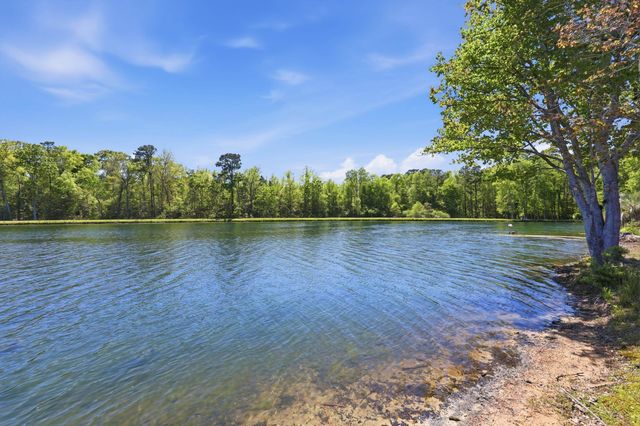 2562 Lake Vista Dr., Little River, SC 29566