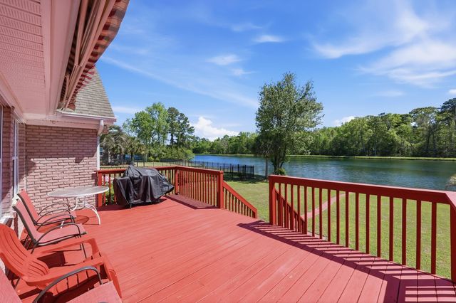 2562 Lake Vista Dr., Little River, SC 29566