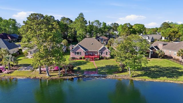 2562 Lake Vista Dr., Little River, SC 29566