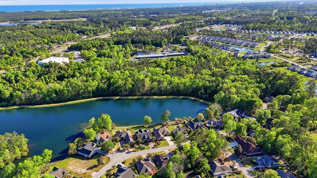 2562 Lake Vista Dr., Little River, SC 29566