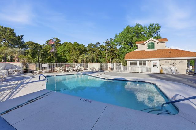 2562 Lake Vista Dr., Little River, SC 29566