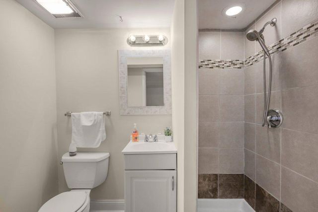 1981 W James Avenue, Saint Paul, MN 55105