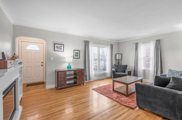 1981 W James Avenue, Saint Paul, MN 55105