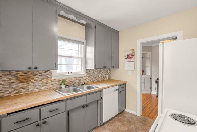 1981 W James Avenue, Saint Paul, MN 55105