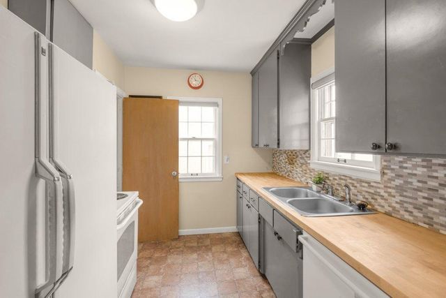 1981 W James Avenue, Saint Paul, MN 55105