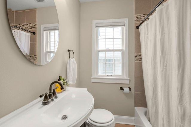 1981 W James Avenue, Saint Paul, MN 55105